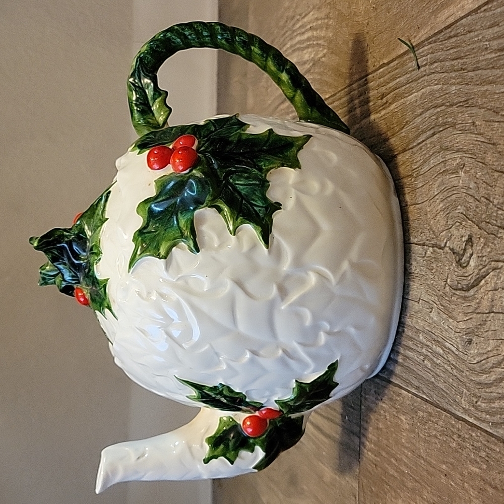 Christmas holly teapot